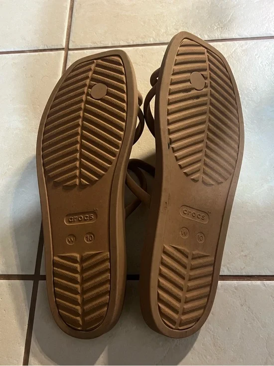 CROCS Women's Miami Strappy Toe-Ring Sandal in Milk Chocolate - Picture 6 of 7